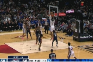 找回感覺！馬克西突破高高拋傳 德拉蒙德底線空接雙手暴扣！