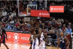 點(diǎn)燃主場！小莫布里旱地拔蔥暴力隔扣烏布雷 還有加罰！