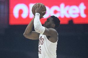 騎士也“三瘋”！第三節(jié)騎士37-20凈勝76人17分 三節(jié)打完領(lǐng)先20分