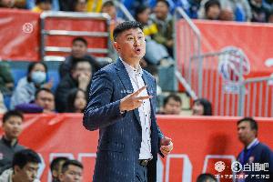 媒體人：廣東全隊(duì)配合還不夠熟稔 球員們熱衷單打 但有輪換優(yōu)勢