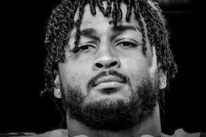 疑似被警方追捕開槍自盡！NFL達(dá)拉斯牛仔球員尼蘭離世，年僅24歲