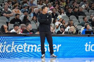 米奇·約翰遜：火箭隊(duì)會(huì)在48分鐘考驗(yàn)?zāi)?我對(duì)球隊(duì)的競(jìng)爭(zhēng)感到驕傲