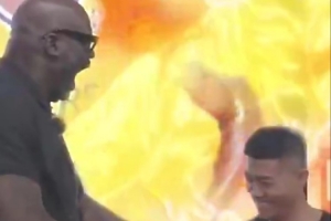 奧尼爾單手劈磚：我已經(jīng)學(xué)會(huì)中國功夫了 現(xiàn)在我就是功夫鯊魚