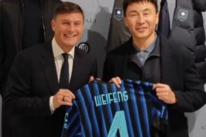 致敬傳承，亦致敬熱愛薩內(nèi)蒂與李瑋鋒交換球衣