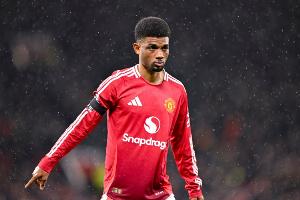 阿瑪?shù)伦陨腺惣驹谟⒊统?次助攻，曼聯(lián)隊內(nèi)僅次于B費