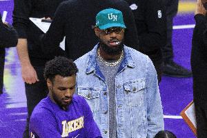 巴克利：詹姆斯是喬科后的歷史第三人 不忍看他在職業(yè)暮年掙扎