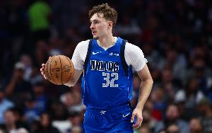 很滯澀！弗拉格全場(chǎng)15投6中 得到12分6板6助2斷另有4失誤