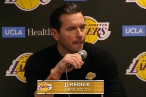 不敵背靠背第二戰(zhàn)的殘陣?yán)销?！雷迪克：今天我們沒(méi)有什么斗志