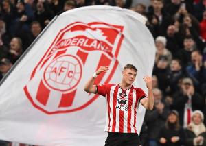 槍手跟隊：巴拉德簽職業(yè)合同時，有人說他為解圍能把頭伸進獅子嘴