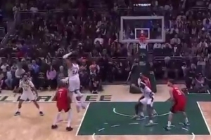 渾身都是假動作！杜蘭特持球突進急?；物w字母哥 跳投輕松打進