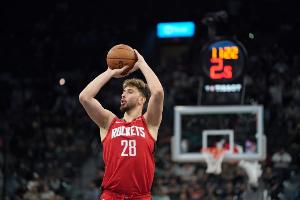 差1場(chǎng)平張伯倫！申京開季連續(xù)9場(chǎng)5+助攻 歷史中鋒第二長(zhǎng)