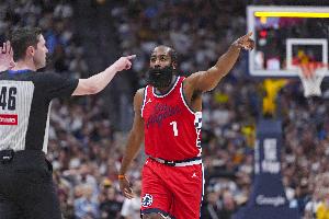 記者：哈登離開火箭后最郁悶一季 本想坐副駕卻既要開車又拎行李