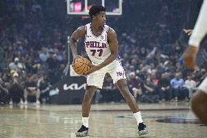 撞新秀墻了？埃奇庫(kù)姆半場(chǎng)7投1中僅得到3分