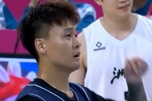 穩(wěn)如磐石！趙睿6投4中&5罰4中 拿到13分4籃板5助攻助隊(duì)奪金