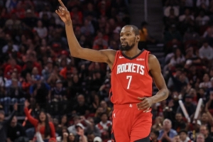 首節(jié)轟16分！杜蘭特上半場11中6&三分4中2&罰球6中5砍下19+4+3