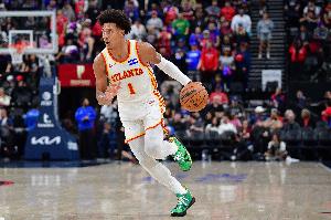 攻防俱佳！杰倫·約翰遜半場(chǎng)12中7轟下20分5板8助5斷 正負(fù)值+18