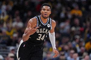 被包夾也能打！字母哥送賽季新高18助 另砍下25分7板&7失誤略多