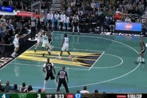 真是防不住！字母哥內(nèi)線接球不講理一打三 強(qiáng)起直接單臂隔扣！