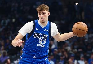 年輕有體力！弗拉格強(qiáng)打籃下再次追平比分