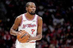 媒體人：那個離奇失誤不是KD問題 老干部全場狠艸成這樣腿都軟了