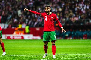 B費(fèi)：我現(xiàn)在的角色是幫中鋒而非組織 C羅能帶來別人給不了的東西