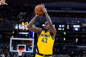 針?shù)h相對(duì)！西亞卡姆首節(jié)三分3中2得到8分2板 鄧羅三分5中3拿9分