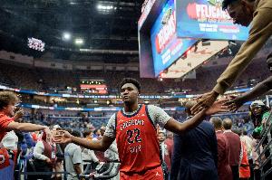 與鄧肯觀點相同！追夢：奎因有望成為非常棒球員 他要更有侵略性