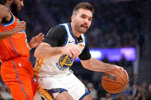 及時(shí)雨！斯潘塞連中兩記三分球穩(wěn)住局勢 勇士領(lǐng)先11分