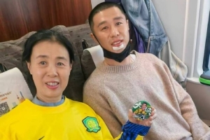 媒體人：侯森縫了23針乘坐火車返回北京，獎牌和冠軍衫都送給球迷