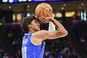 外線開炮！克里斯蒂強(qiáng)投三分打板命中 還造犯規(guī)打成3+1