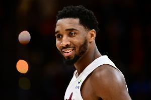 連珠炮！米切爾手感火熱三分再中 幫助騎士將分差追到3分