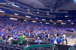 依然不滿(mǎn)那筆交易??！獨(dú)行俠球迷在選中弗拉格后高喊fire nico！