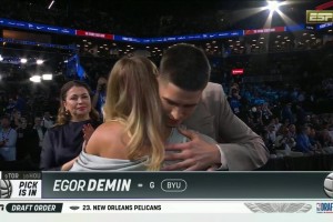 頂級(jí)硬件天賦！此前弗拉格和詹姆斯同框，身體條件基本不輸啊！