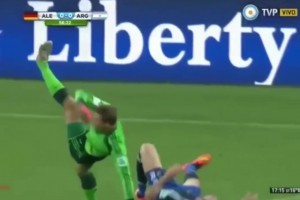 阿根廷球迷：至今無法理解這球判的是伊瓜因犯規(guī)