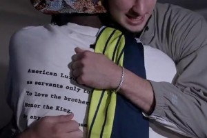 杜克狀元師兄弟！歐文今日與新隊(duì)友弗拉格擁抱致意，交流了一番~