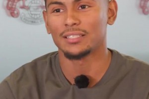 曼聯(lián)青訓(xùn)球員吐槽C羅任意球就會(huì)電梯踢法，此前還吐槽梅西打激素