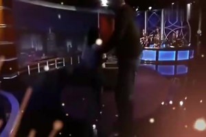 人不可貌相！妹子穿著高跟鞋背起了2米16的奧尼爾