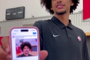 人送外號羚羊王子！老鷹23號秀內(nèi)線紐厄爾在黑人里算很帥的吧！