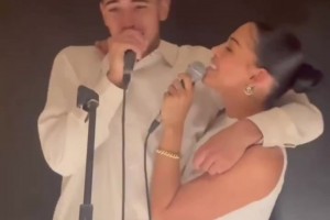 般配！貝林厄姆迎22歲生日，和女友一起唱歌慶生