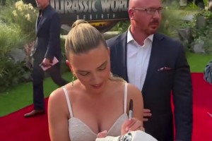 斯嘉麗現(xiàn)身上海《侏羅紀世界》首映禮 此刻我終于理解杜蘭特