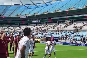 淘汰豪門國米晉級8強！ 弗魯米嫩塞球員賽后與球迷瘋狂慶祝