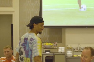 薩內(nèi)告別儀式上發(fā)言：祝愿球隊贏下后續(xù)比賽并捧得冠軍獎杯