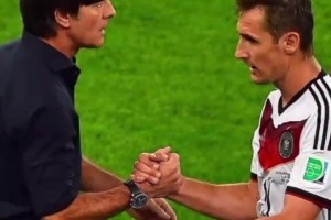 網(wǎng)友惡搞：足壇某種“味道”的傳遞！梅西嘔吐的原因找到了！