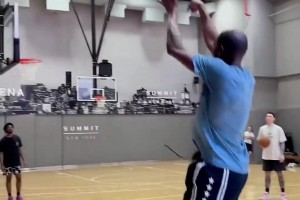 杜蘭特近日苦練三分技能包 新賽季準(zhǔn)備率領(lǐng)火箭起飛