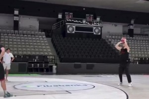 武器庫升級中！申京再把三分練出來 那火箭真就無敵了啊