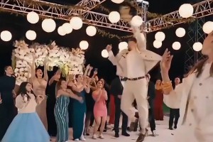 年度最佳蓋帽！申京婚禮上飛身一躍扇飛手捧花