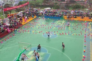 名場面！肯巴-沃克NCAA超級后撤步晃倒對手命中絕殺