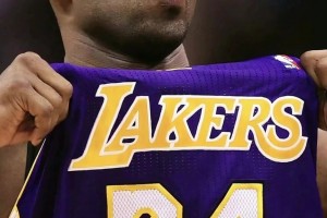 布克下一個(gè)科比？楊毅：他身體素質(zhì)遠(yuǎn)不如科比，其他還成