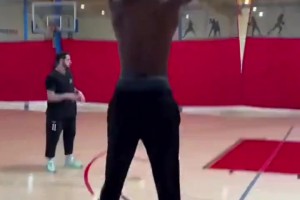 伊森跟隨投籃教父辛普利斯訓(xùn)練三分