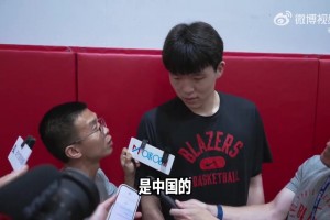 真比的話誰會(huì)贏呢？字母哥拒絕跟甲亢哥比短跑~